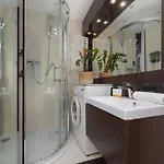 شقة Unique 2 Bedroom With Air Conditioning In By Renters وارسو