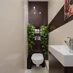 Unique 2 Bedroom With Air Conditioning In By Renters شقة وارسو