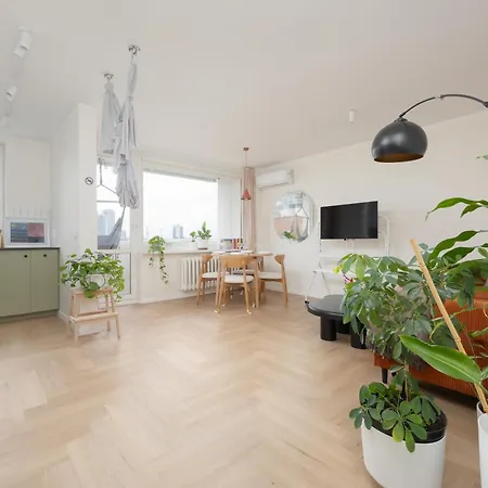 شقة Unique 2 Bedroom With Air Conditioning In By Renters وارسو