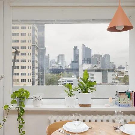 Daire Unique 2 Bedroom With Air Conditioning In By Renters Varşova
