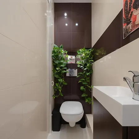 Unique 2 Bedroom With Air Conditioning In By Renters Daire Varşova