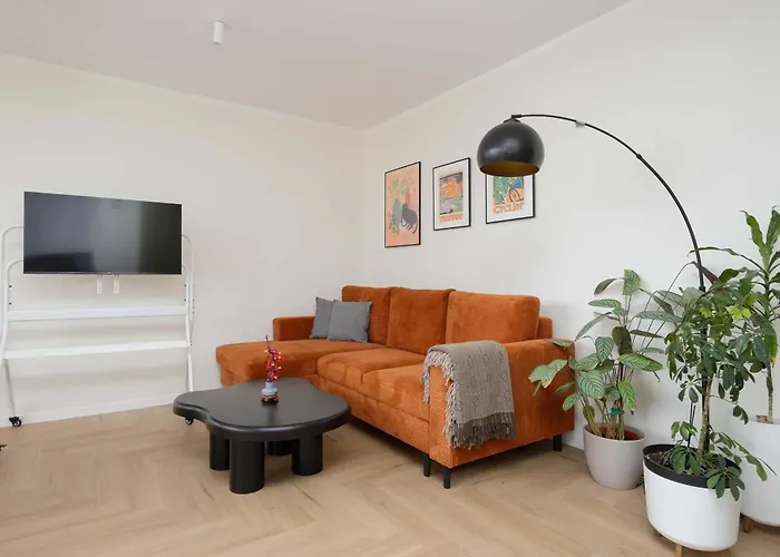 Unique 2 Bedroom With Air Conditioning In By Renters Warszawa